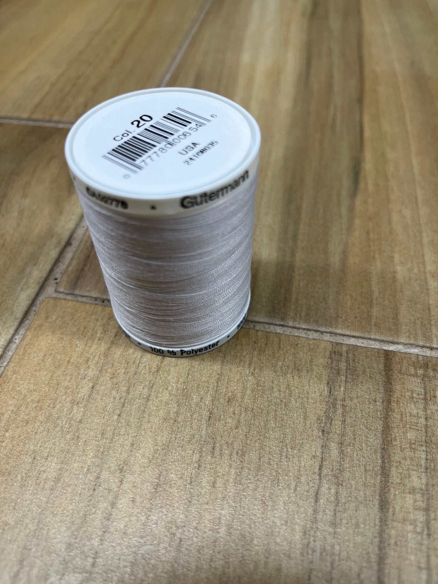 Guterman White Polyester Thread 1000m